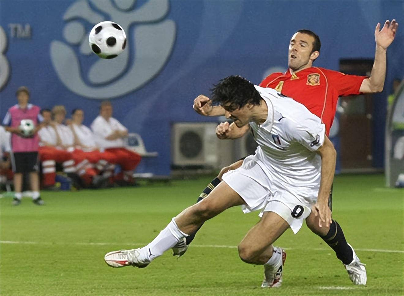 开云体育app-包含尤文险胜拜仁，卡瓦尼梅开二度亚洲杯的词条