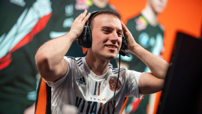 开云体育中国-T1翻盘EG，Jankos完成史诗逆转半决赛3:2（上海）